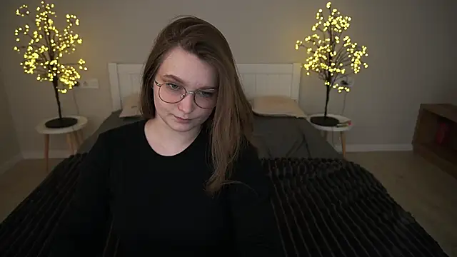 MagicPeachh  online show from 6, 10, 2025