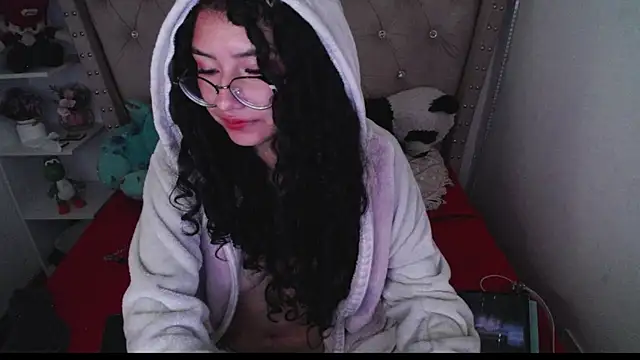 CherieCurl online show from 4, 12, 2025