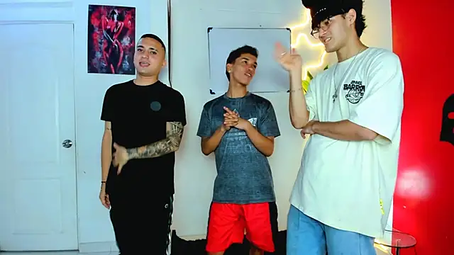 Snapshot of oversizedxguys chatting on 10, 4, 2026 oversizedxguys online show from 10, 4, 2026