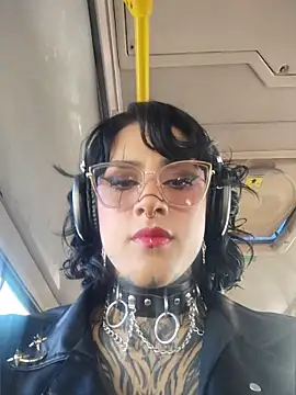 taaylor33 online show from 24, 4, 2026