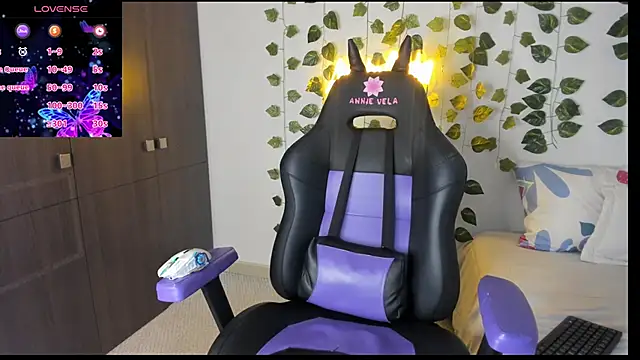 Annie Velas  online show from 15, 10, 2025