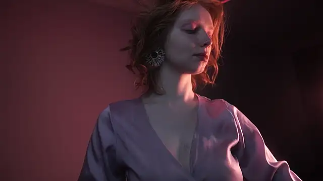 ginger hugs online show from 7, 10, 2025