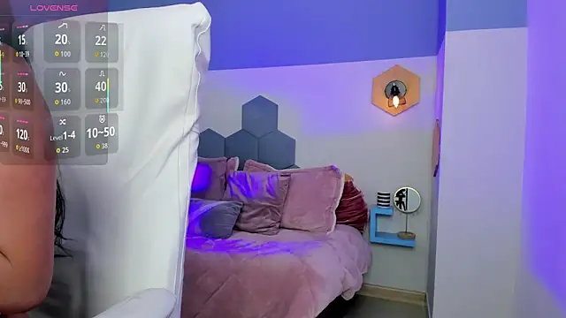 Chloe fischer  online show from 18, 9, 2025