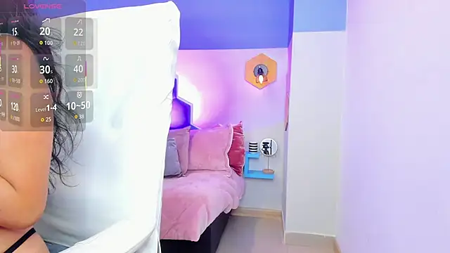 Chloe fischer  online show from 17, 9, 2025