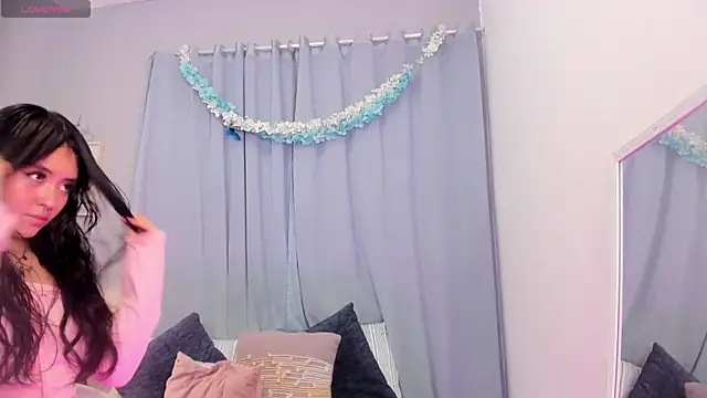 Chloe fischer  online show from 15, 4, 2026