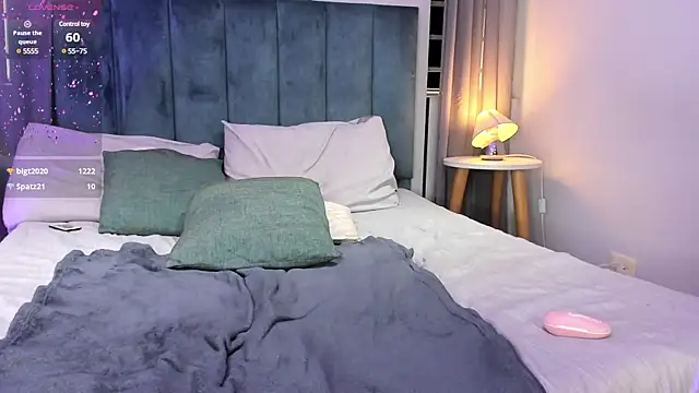 Chloe fischer  online show from 28, 2, 2025