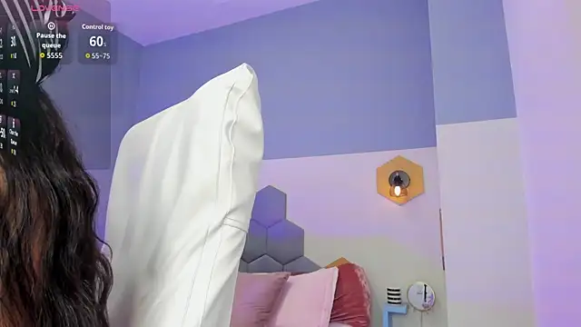 Chloe fischer  online show from 20, 11, 2025