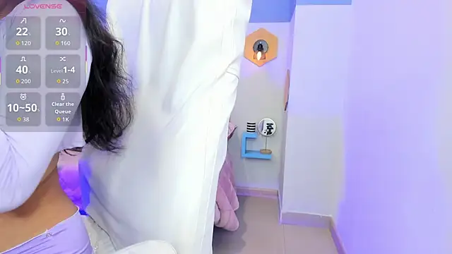 Chloe fischer  online show from 10, 10, 2025