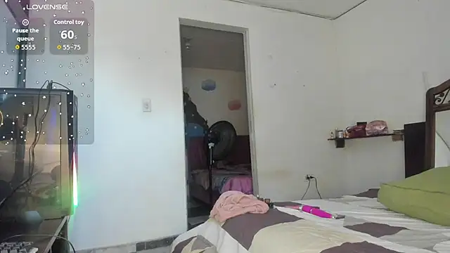 latinaStepmom online show from 12, 10, 2025