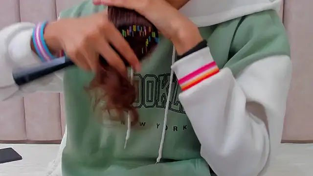 FreyaMoller online show from 4, 10, 2025