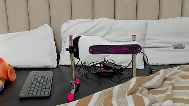 FreyaMoller online show from 8, 11, 2025