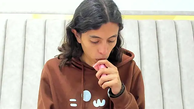 FreyaMoller online show from 4, 3, 2026