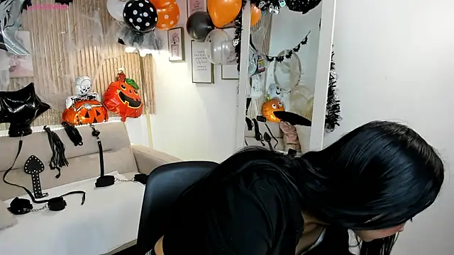 Snapshot of RACHEL_EV chatting on 28, 10, 2025 RACHEL EV online show from 28, 10, 2025