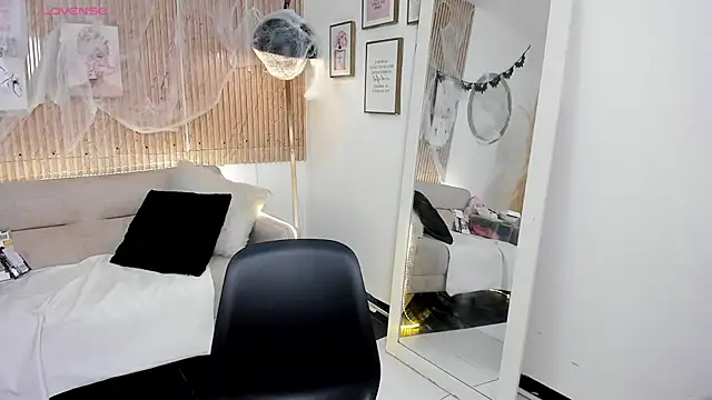 Snapshot of RACHEL_EV chatting on 12, 10, 2025 RACHEL EV online show from 12, 10, 2025