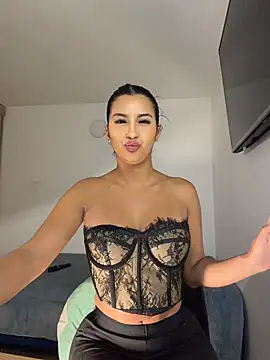 Kimm khalifa online show from 4, 6, 2026