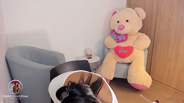 Kimm khalifa online show from 11, 11, 2025