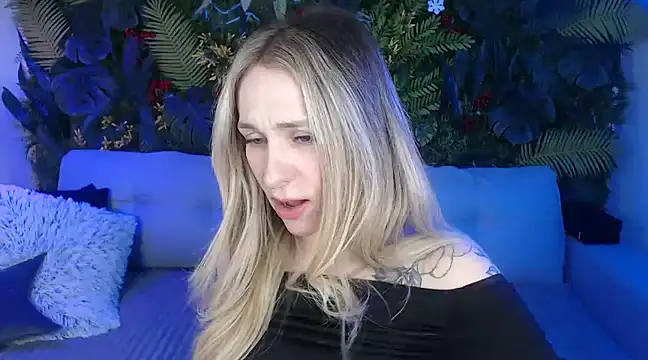 Horny Blond online show from 24, 1, 2025