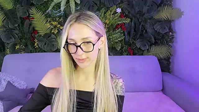 Horny Blond online show from 7, 10, 2025