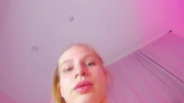 Elis Fox online show from 4, 3, 2025