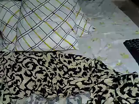 Queen petite  online show from 2, 11, 2025