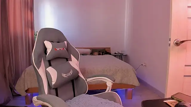 alisahug online show from 29, 4, 2026