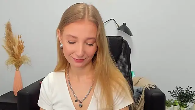 LolaWilsons online show from 28, 2, 2025