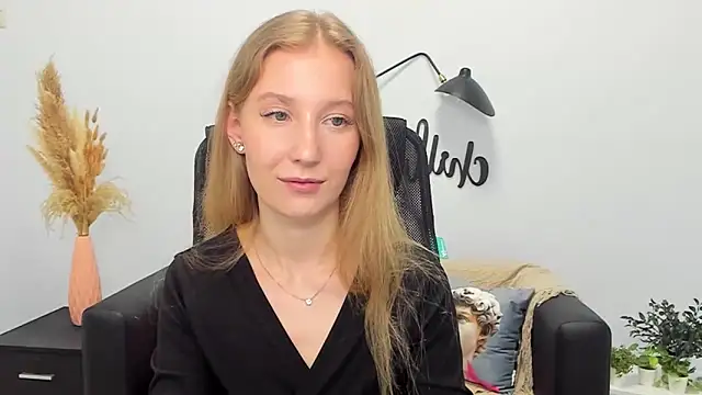 LolaWilsons online show from 6, 3, 2025