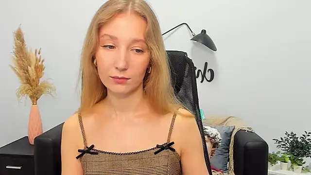 LolaWilsons online show from 5, 3, 2025