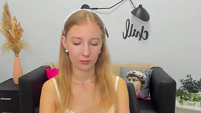 LolaWilsons online show from 15, 9, 2025