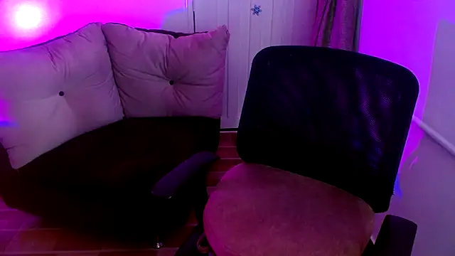 Snapshot of milfrousse chatting on 5, 11, 2025 milfrousse online show from 5, 11, 2025