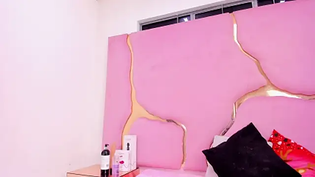 VaneLin18 online show from 3, 12, 2025