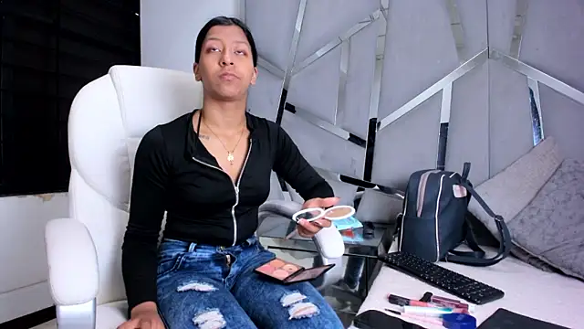 VaneLin18 online show from 2, 10, 2025