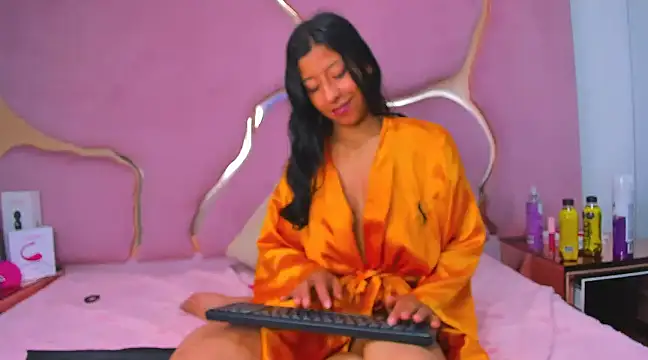 VaneLin18 online show from 6, 3, 2025