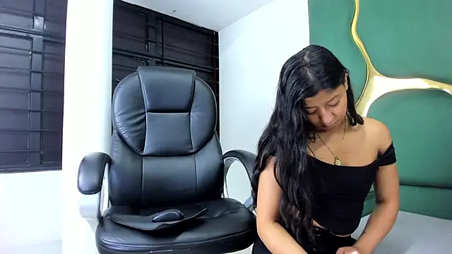 VaneLin18 online show from 28, 11, 2025