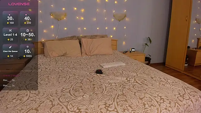 NikkiNSerdron online show from 18, 3, 2025