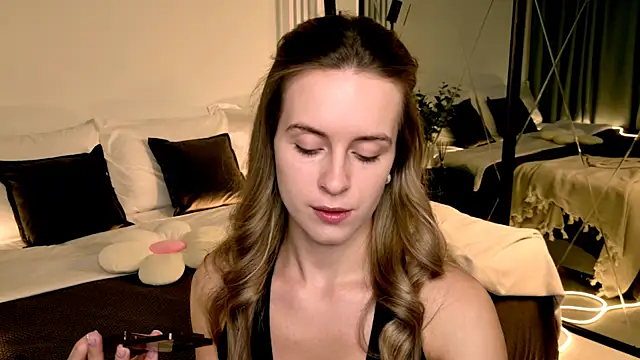 RozzitaBedberry online show from 4, 4, 2026