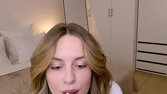 RozzitaBedberry online show from 15, 2, 2026