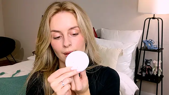 RozzitaBedberry online show from 19, 9, 2025