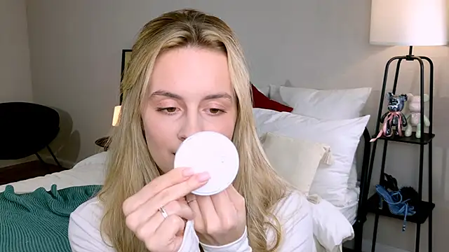 RozzitaBedberry online show from 15, 10, 2025