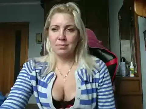 Snapshot of IrinaB1 chatting on 9, 10, 2025 IrinaB1 online show from 9, 10, 2025