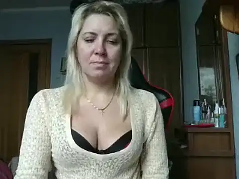 Snapshot of IrinaB1 chatting on 11, 11, 2025 IrinaB1 online show from 11, 11, 2025