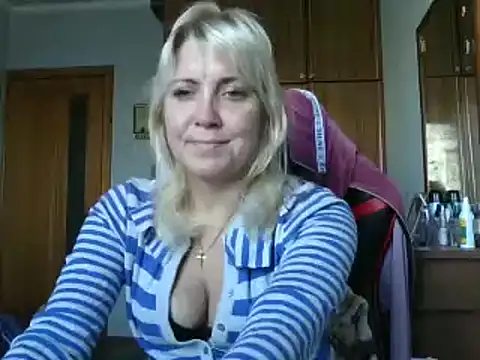 Snapshot of IrinaB1 chatting on 4, 10, 2025 IrinaB1 online show from 4, 10, 2025