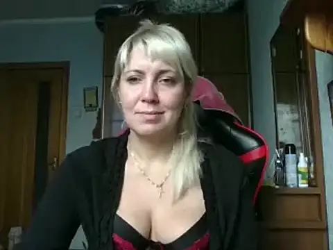 Snapshot of IrinaB1 chatting on 10, 10, 2025 IrinaB1 online show from 10, 10, 2025