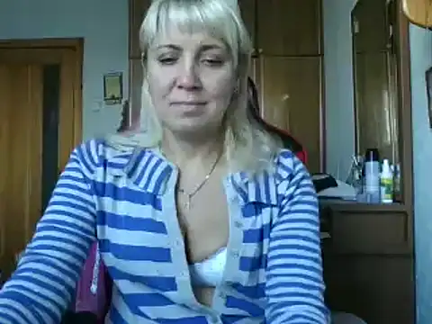 Snapshot of IrinaB1 chatting on 15, 10, 2025 IrinaB1 online show from 15, 10, 2025