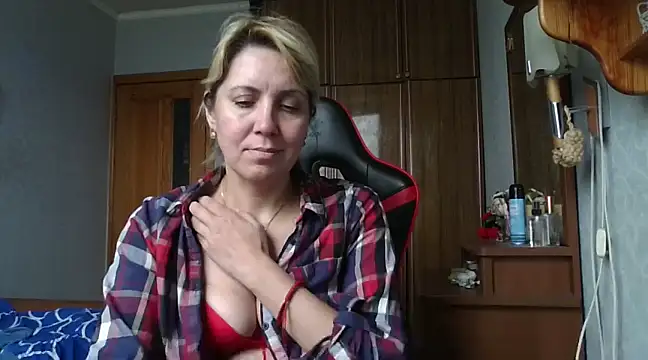 Snapshot of IrinaB1 chatting on 13, 3, 2025 IrinaB1 online show from 13, 3, 2025