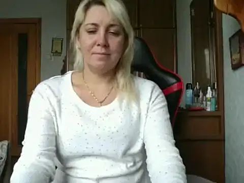 Snapshot of IrinaB1 chatting on 9, 11, 2025 IrinaB1 online show from 9, 11, 2025