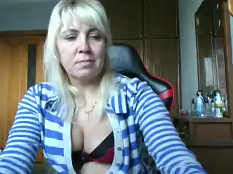 Snapshot of IrinaB1 chatting on 30, 10, 2025 IrinaB1 online show from 30, 10, 2025