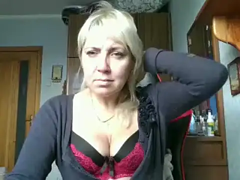 Snapshot of IrinaB1 chatting on 25, 10, 2025 IrinaB1 online show from 25, 10, 2025