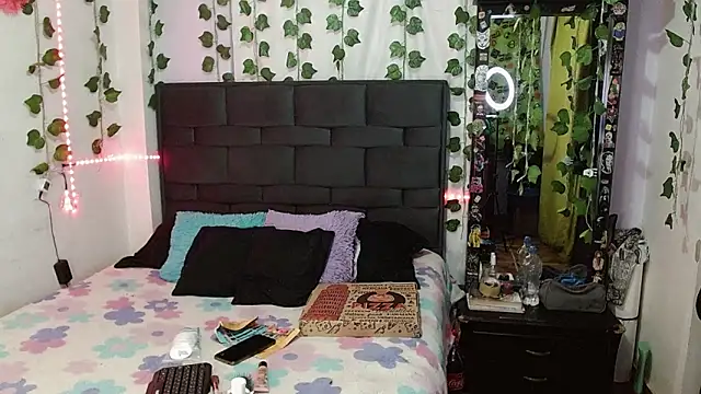 the lesbian game online show from 11, 9, 2025