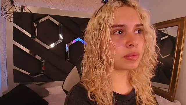 Haelycute online show from 2, 11, 2025